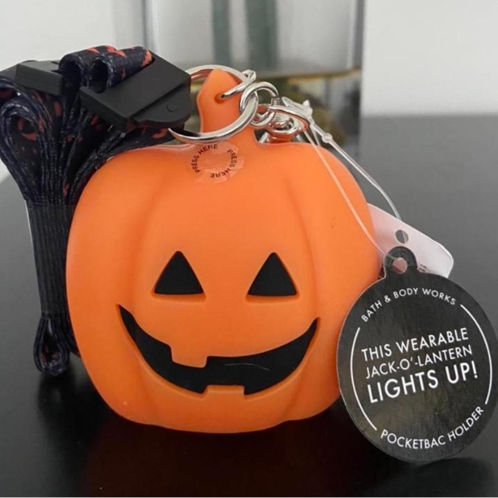 🔴RARE🔴 Wearable LightUp Jack O Lantern Pumpkin 🎃 On Necklace Sanitizer Holder
